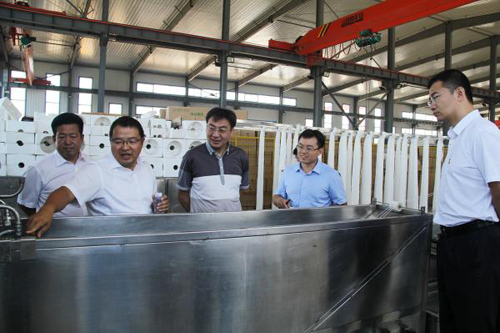 8月27日，新華社遼寧分社社長王振宏一行人員蒞臨一諾產業園區調研